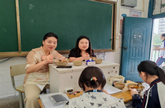 实地参不雅了学校食堂的烹调区、配餐间、洗消